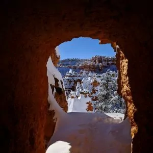 bryce canyon, snowy view point, snow covered hoodoos, desert under snow