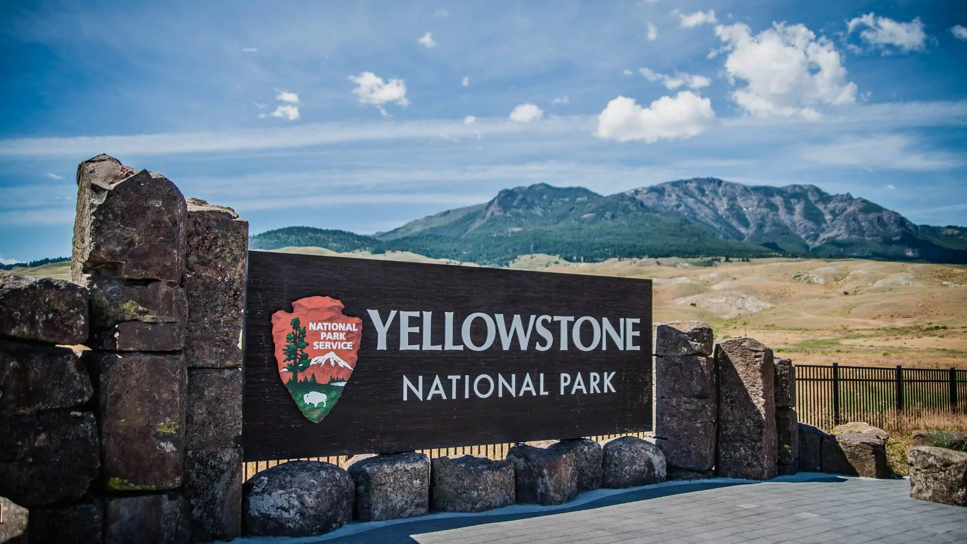 Yellowstone National Park sign