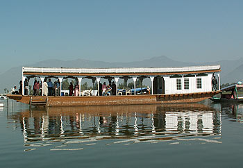 house-boat-1